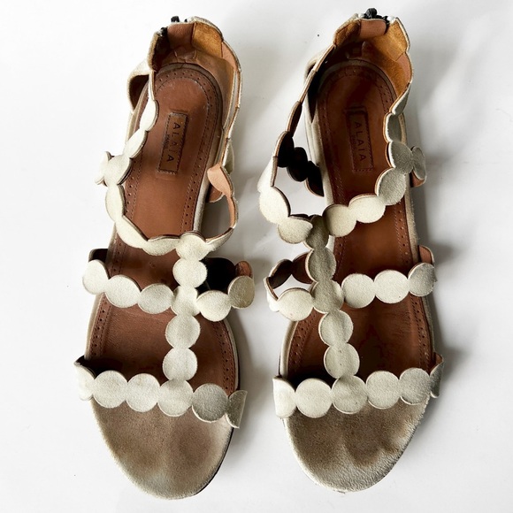 ALAÏA Leather Scalloped Accent Gladiator Sandals in Cream SZ 8 - Picture 4 of 11